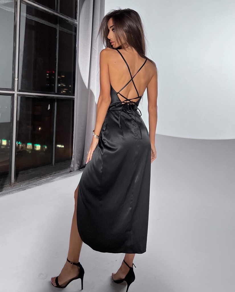 атласное платье с завязками на спине черное